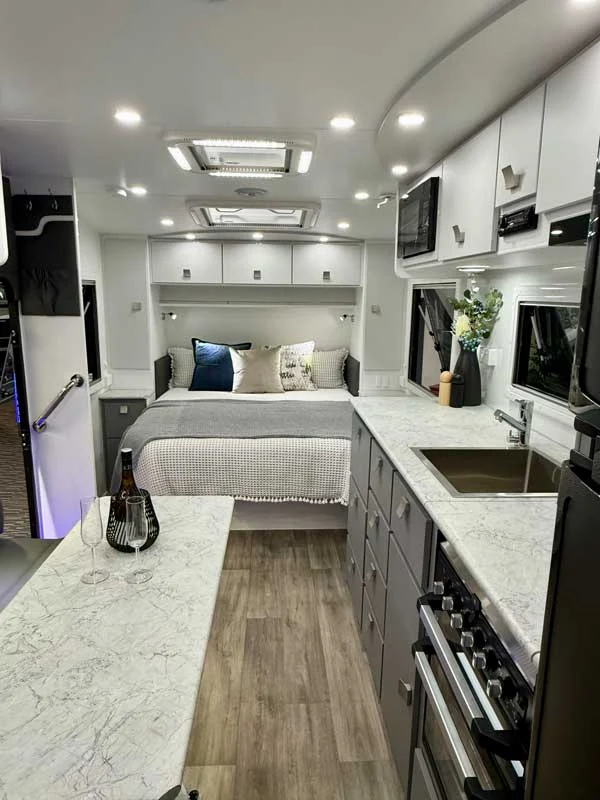 Hilltop Feathertop 19' 6" Mid Door - Image 3