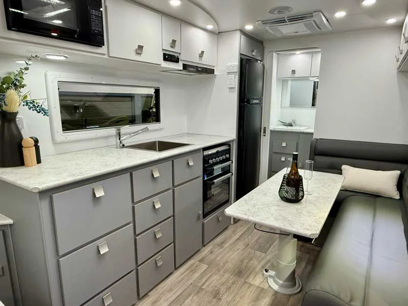 Hilltop Feathertop 19' 6" Mid Door - Image 6