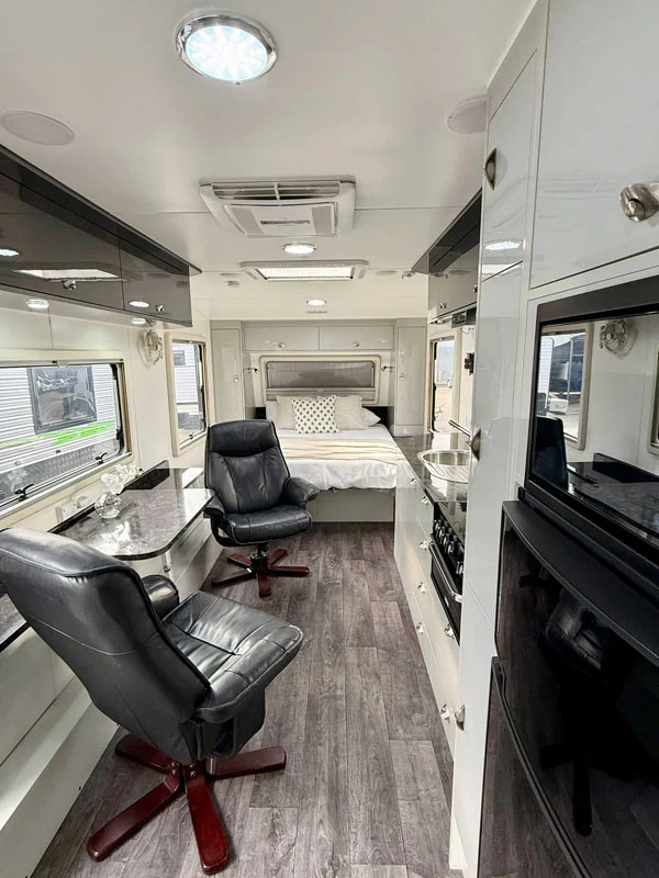 Goldstream RV Australis 21ft6 - Image 8