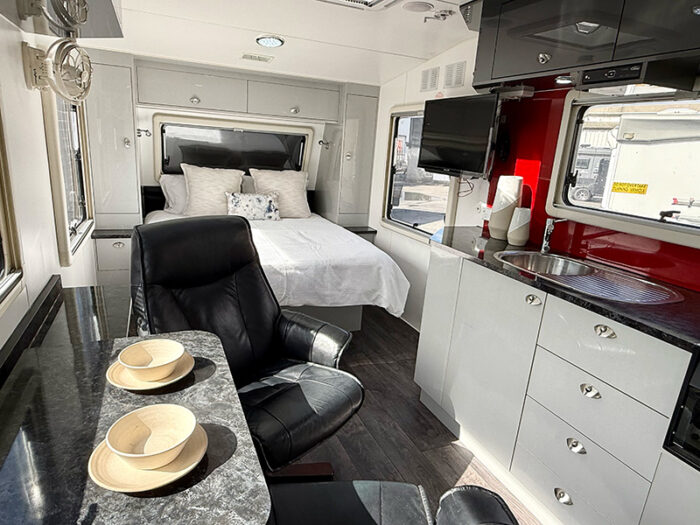 Goldstream RV Australis 21ft6 - Image 9