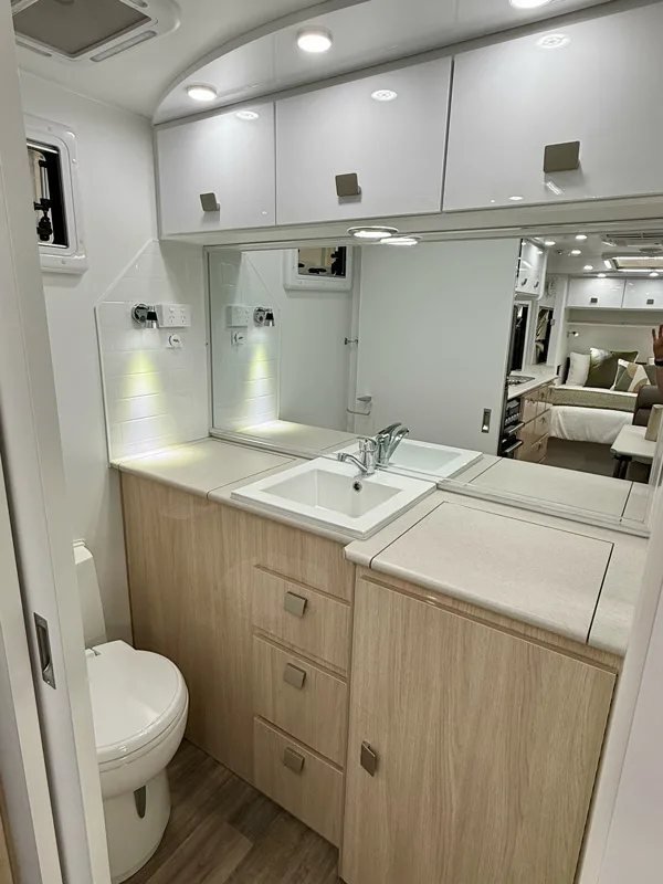 Hilltop Feathertop 18ft 2" Rear Door - Image 7