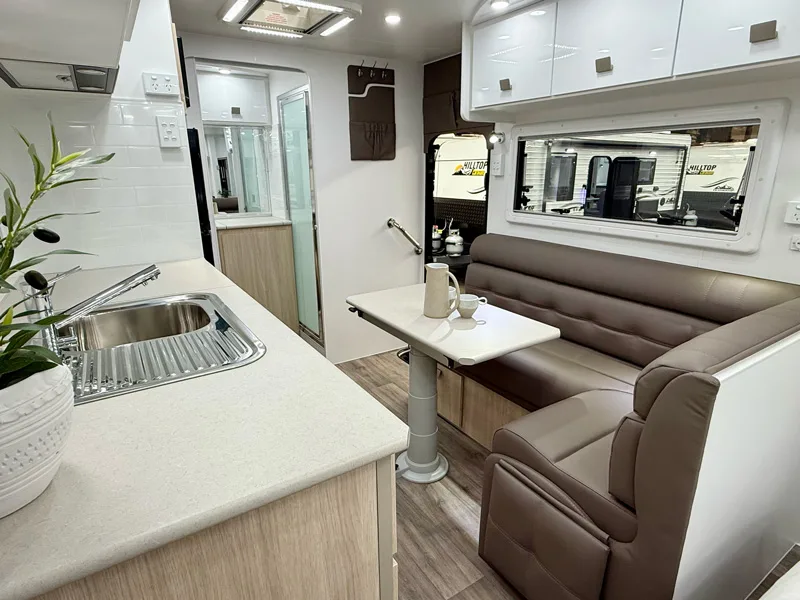 Hilltop Feathertop 18ft 2" Rear Door - Image 5