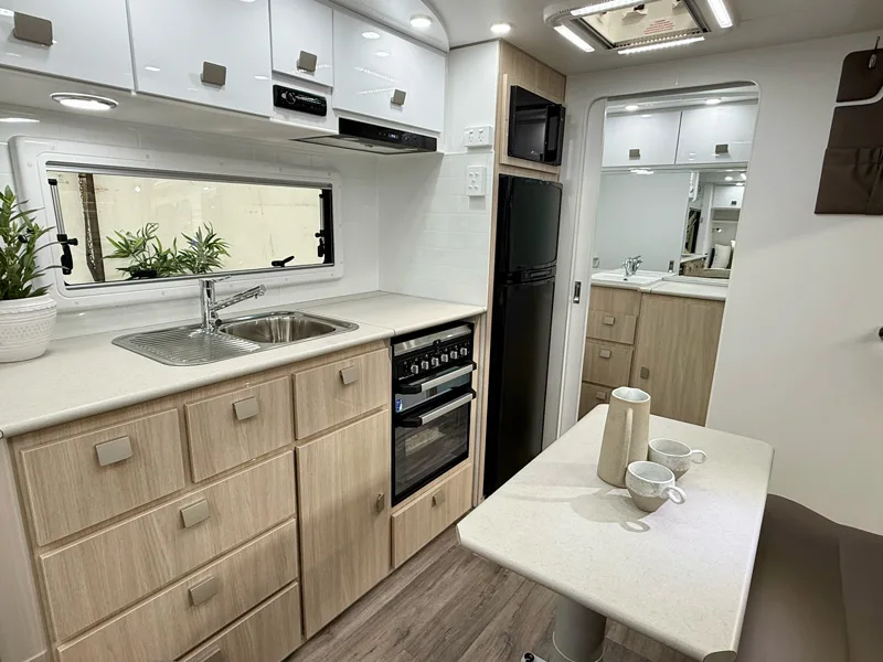 Hilltop Feathertop 18ft 2" Rear Door - Image 6