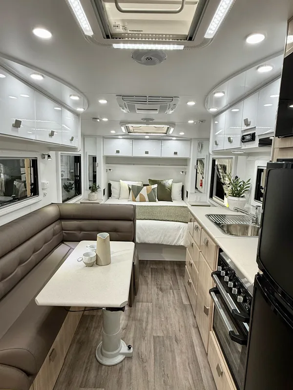 Hilltop Feathertop 18ft 2" Rear Door - Image 3