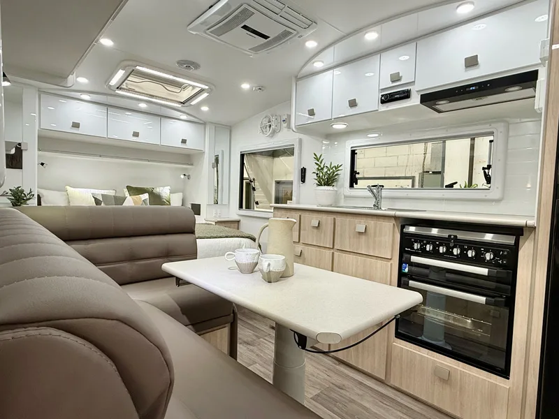 Hilltop Feathertop 18ft 2" Rear Door - Image 4