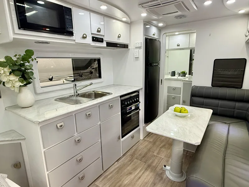 Hilltop Feathertop 18ft 6 - Image 5