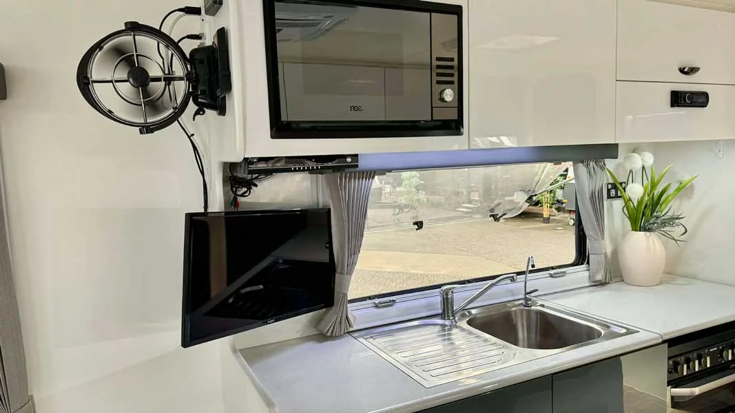 Majestic Knight 20ft 2018 - Image 13